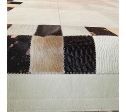 Ковер из натуральной кожи SR4 Beige Grabados, молочный с бежевыми квадратами