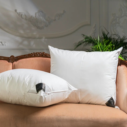 Trois Couronnes Revival OmniFace Pillow